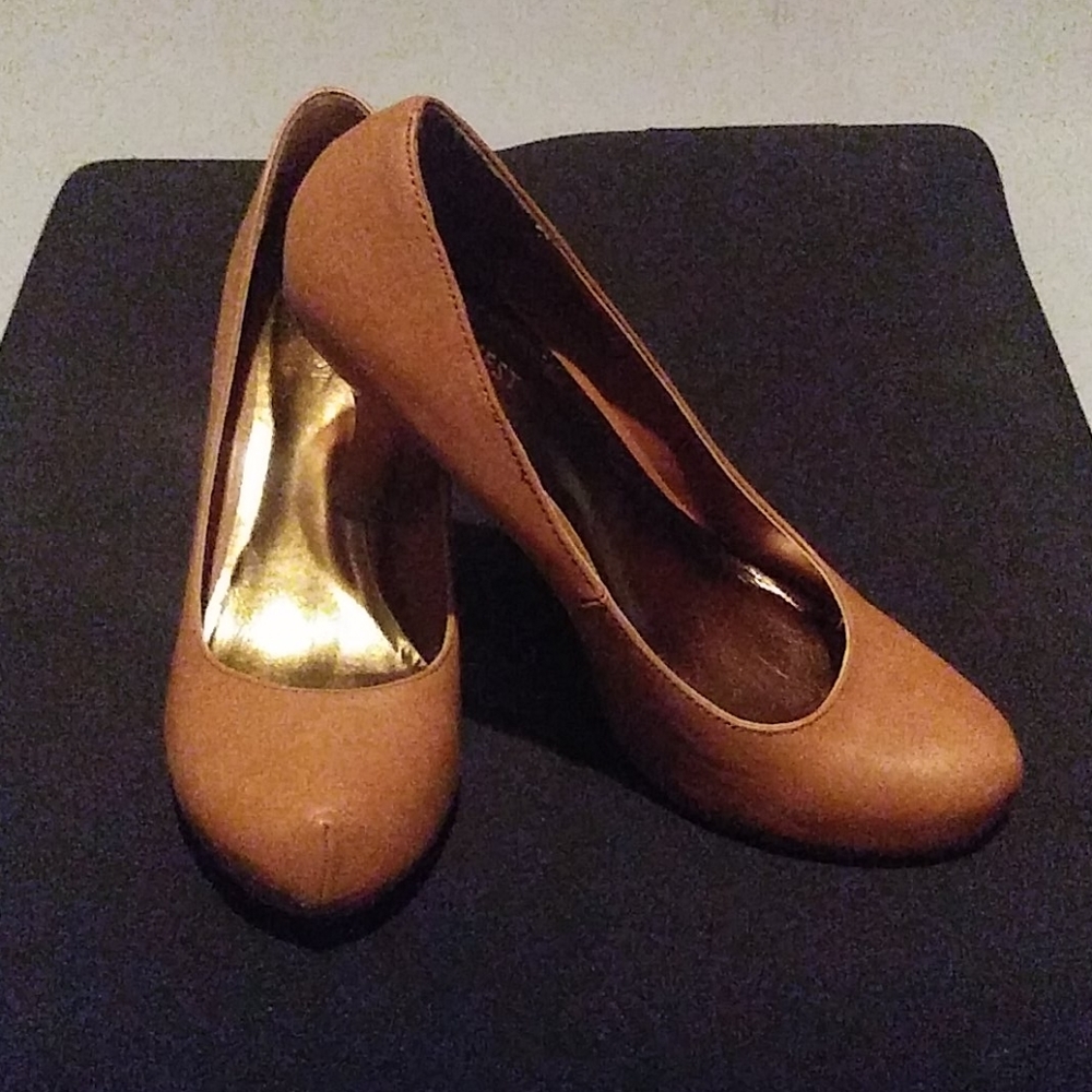 NWOT Nine West Trendy "Meringue" Heel